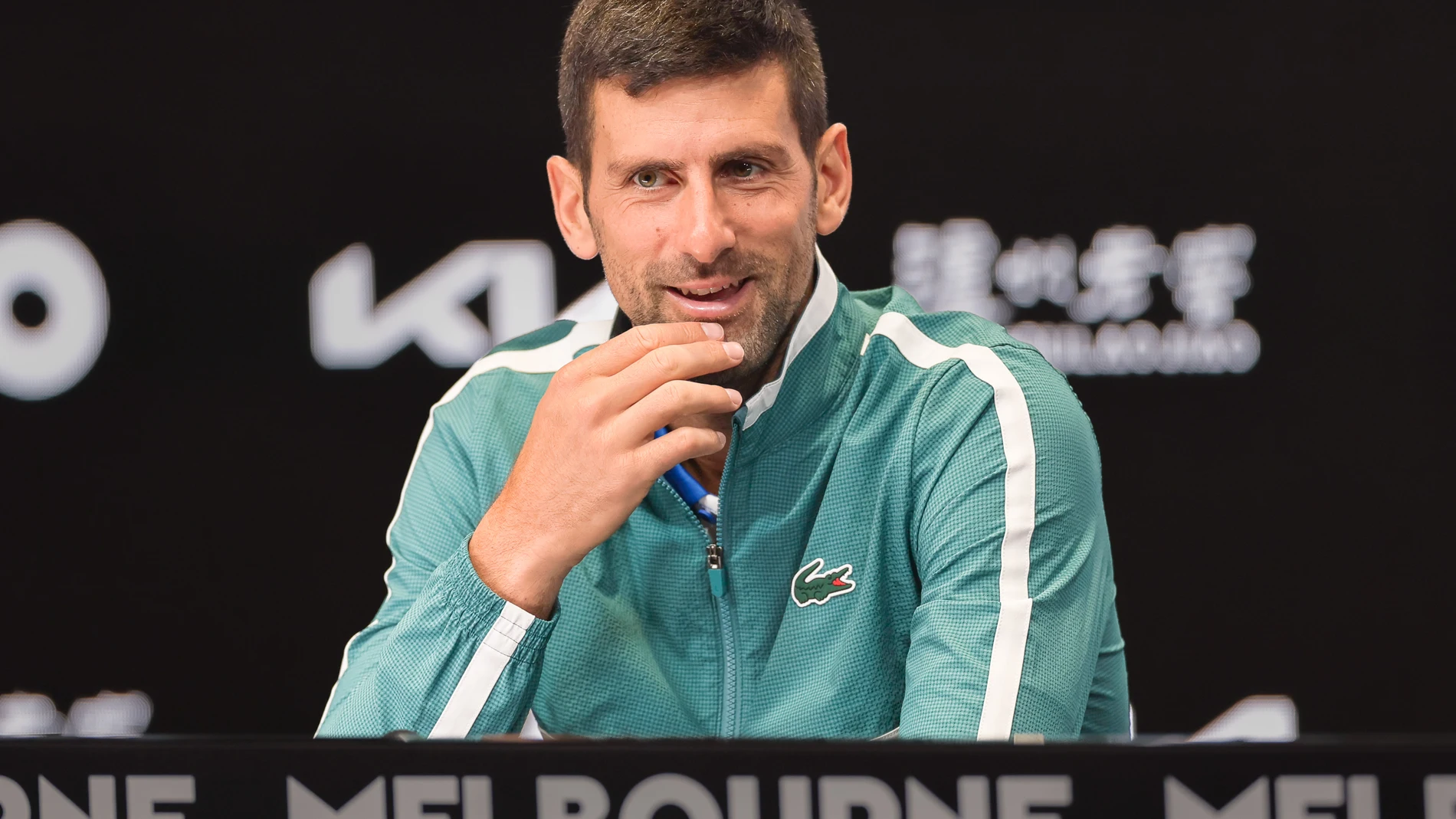Tenis.- Novak Djokovic: "Me gusta pasar tiempo abrazando árboles, no sé si es la clave del éxito en Australia"