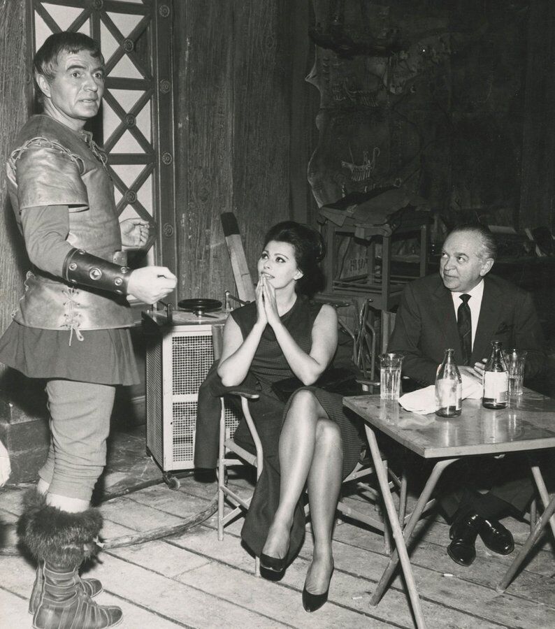imagen de Bronston junto a James Mason y Sophia Loren en «La caída del Imperio Romano»