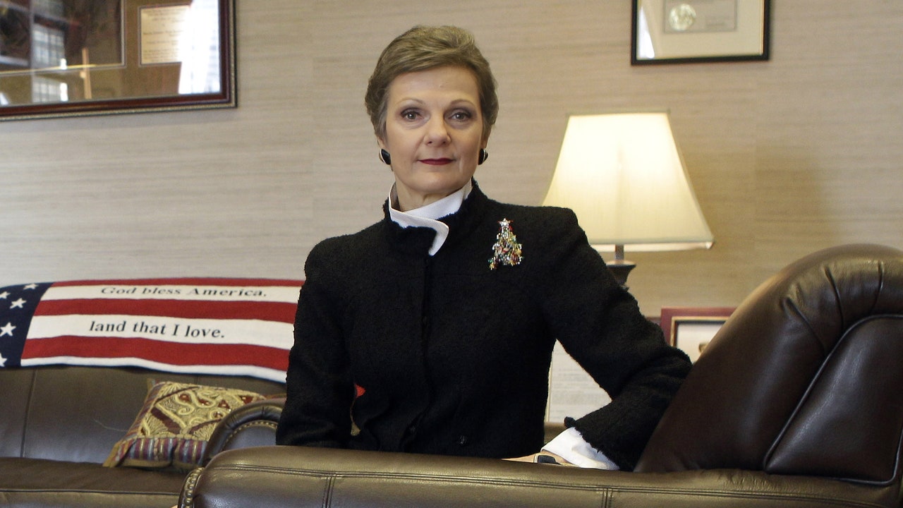federal-judge-loretta-preska-poses-for-portrait-her-chambers-manhattan-federal-court-new-york_69