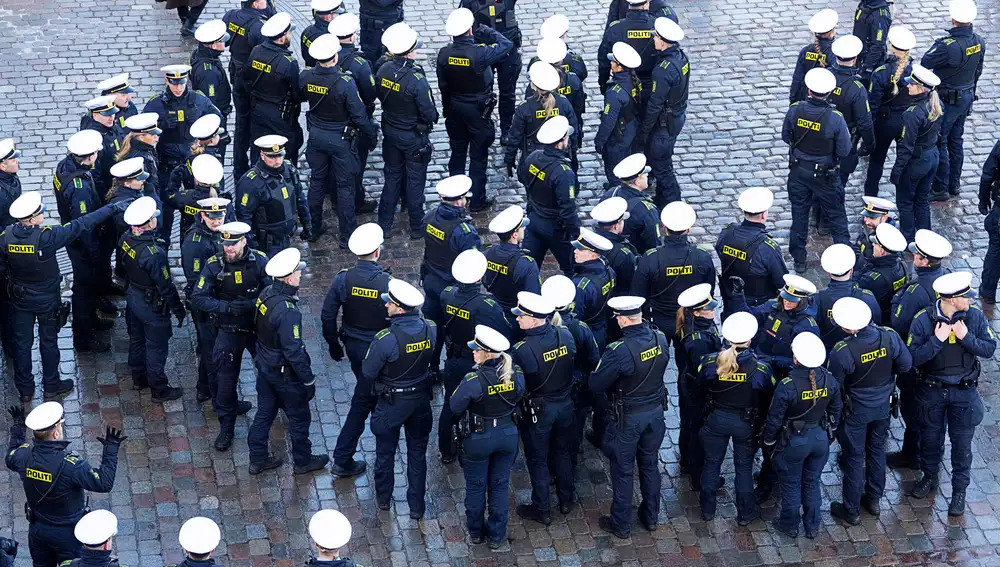 Denmark's Change of Throne - Preparations in the streets of Copenhagen