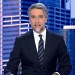 Franganillo se acuerda de Piqueras en su estreno como presentador de 'Informativos Telecinco'