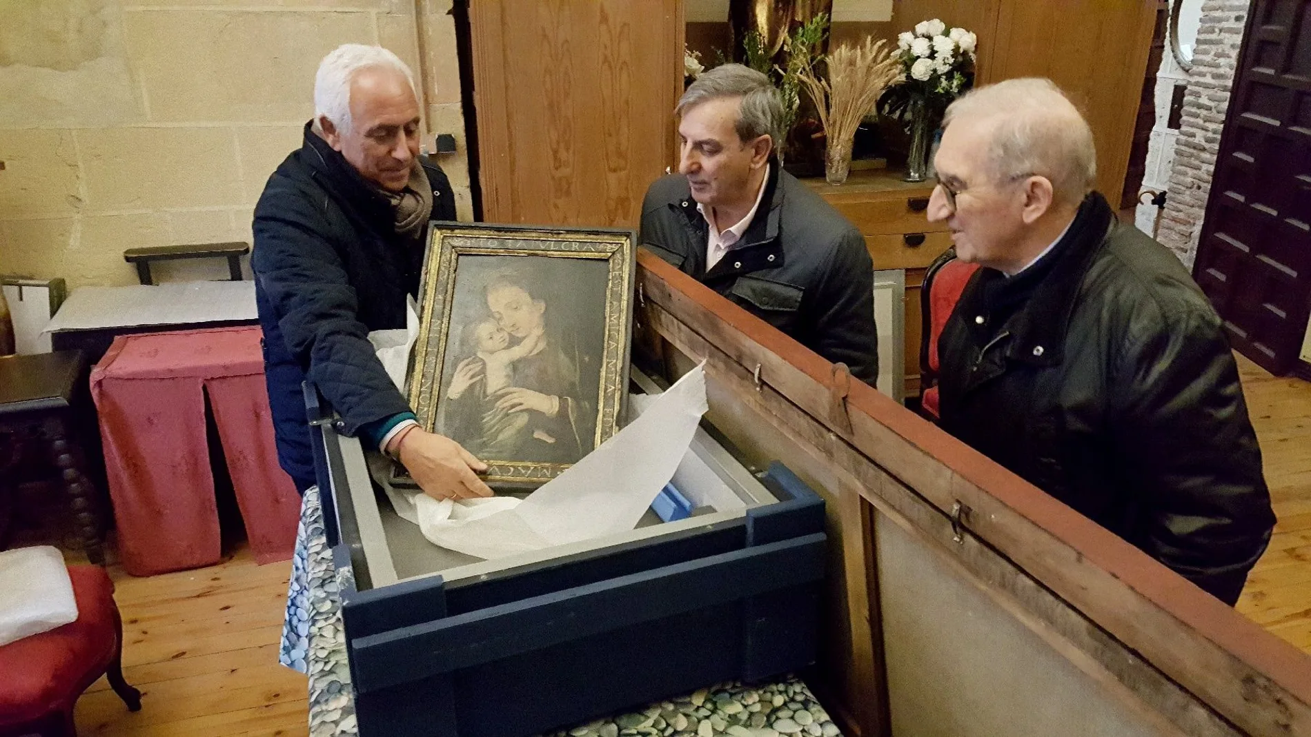La Junta devuelve resturadas las tres pinturas afectadas hace un año en la iglesia de la Trinidad de Segovia