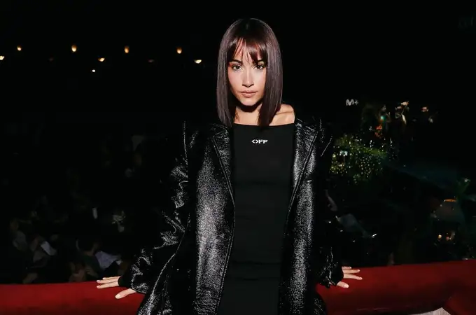 Aitana recurre al total black más elegante y sofisticado para el desfile de Versace en la Semana de la Moda de Milán