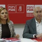Pliar Bernabé, delegada del Gobierno en la Comunidad Valenciana, y Alejandro Soler, secretario general de los socialistas en la provincia de Alicante.
