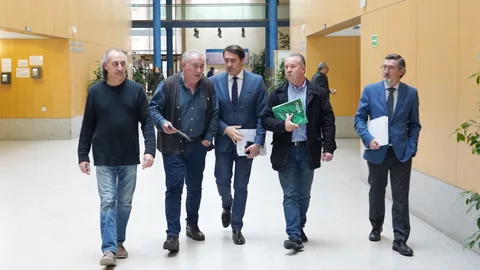 Suárez-Quiñones junto a los líderes agrarios antes de la reunión