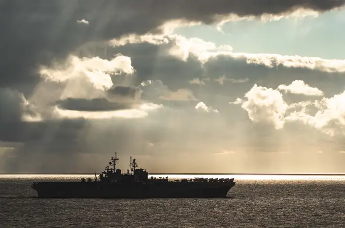 Un misil lanzado por los hutíes de Yemen alcanza un barco griego en el Mar Rojo