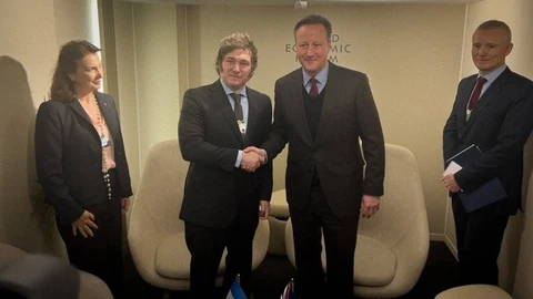 Argentina/R.Unido.- Milei y Cameron se reúnen en Davos, con las Malvinas como "punto en agenda" para futuros contactos