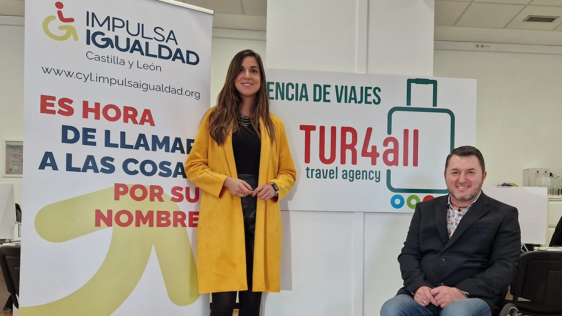Francisco Sardón y Blanca Jiménez inauguran la oficina de "TUR4all Travel" en Valladolid