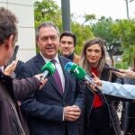 El secretario general del PSOE-A, Juan Espadas, en una comparecencia con María Márquez