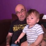Un niño de dos años muere de hambre tras pasar una semana junto al cadáver de su padre
