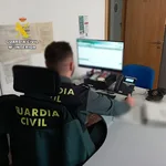 La Guardia Civil ha detenido en Villena al autor de 15 delitos de estafa por internet