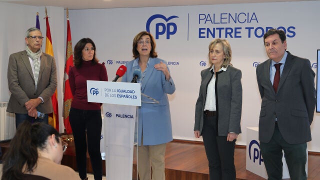 Los procuradores regionales del Partido Popular por Palencia, Carlos Fernández Carriedo, Mercedes Cófreces y Juan Jesús Blanco, acompañados por la presidenta provincial, Ángeles Armisén, y la vicesecretaria autonómica de Acción Social, María José de la Fuente, valoran el impacto en la provincia de Palencia del nuevo Acuerdo Marco de Servicios Sociales 2024-2027, impulsado por la Junta