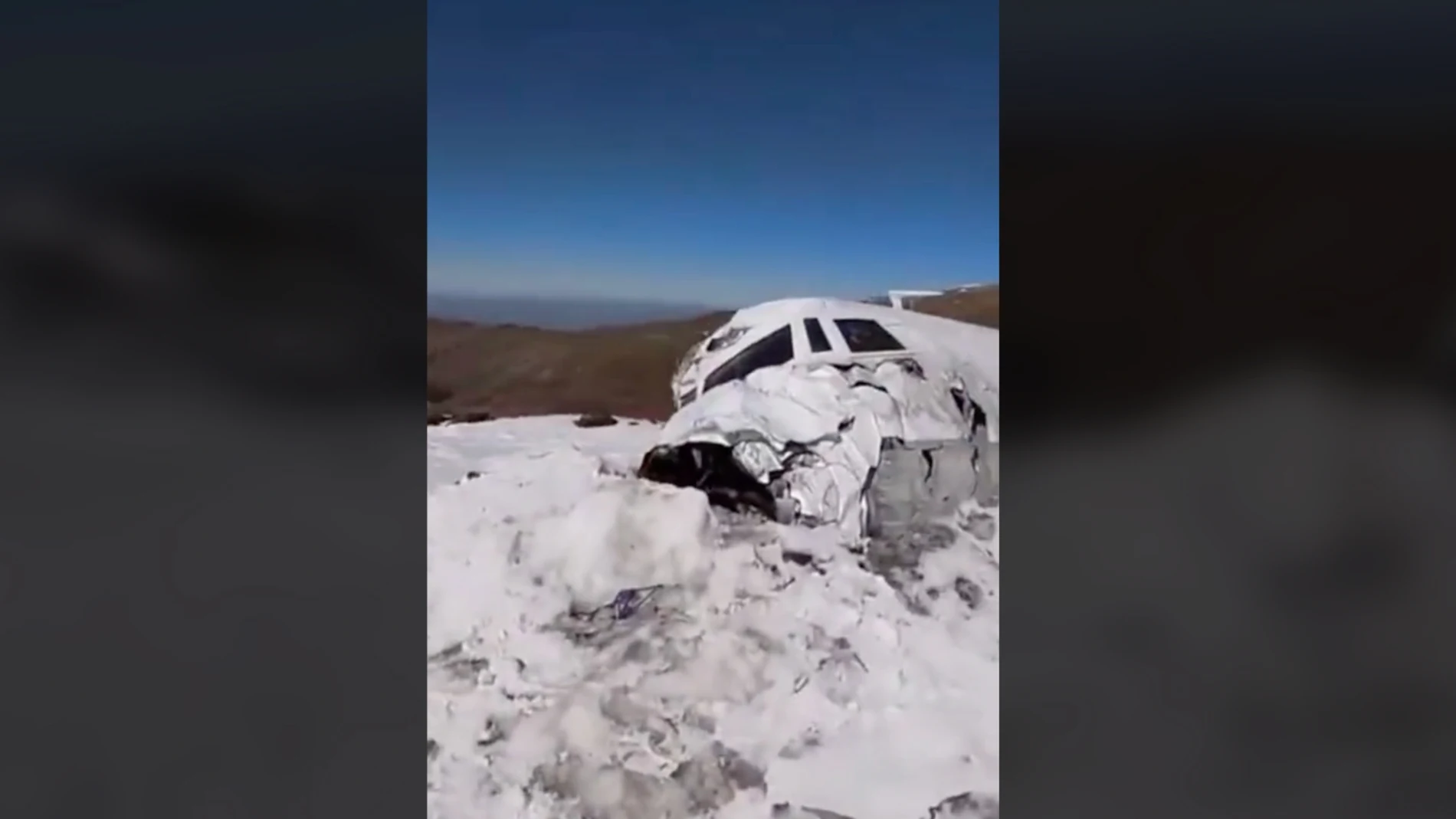 Captura del vídeo de TikTok del avión estrellado en Sierra Nevada
