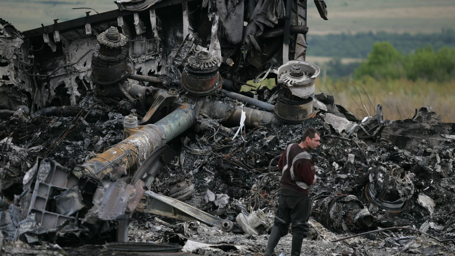 Restos del vuelo MH17 de Malaysia Airlines tras su derribo con un misil en 2014 en la provincia de Donetsk, en el este de Ucrania (archivo) (Foto de ARCHIVO) 20/07/2014