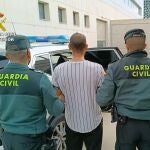 Sucesos.- Detenido un individuo por asaltar el domicilio de unas vecinas de Mula (Murcia) armado con una carabina