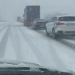 Camiones y coches varados entre Guijuelo y Béjar por el temporal de nieve
