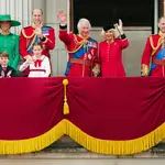 United Kingdom, London: (L-R) Prince George, Prince Louis, Kate, Princess of Wales, William, Prince of Wales, Princess Charlotte, King Charles III of Great Britain, Queen Camilla of Great Britain, Prince Edward, Duke of Edinburgh and Sophie, Duchess of Edinburgh on the balcony of Buckingham Palace in London to watch the air show following the &quot;Trooping the Colour&quot; ceremony. For the first time since his accession to the throne, Charles has been honored with the birthday parade.