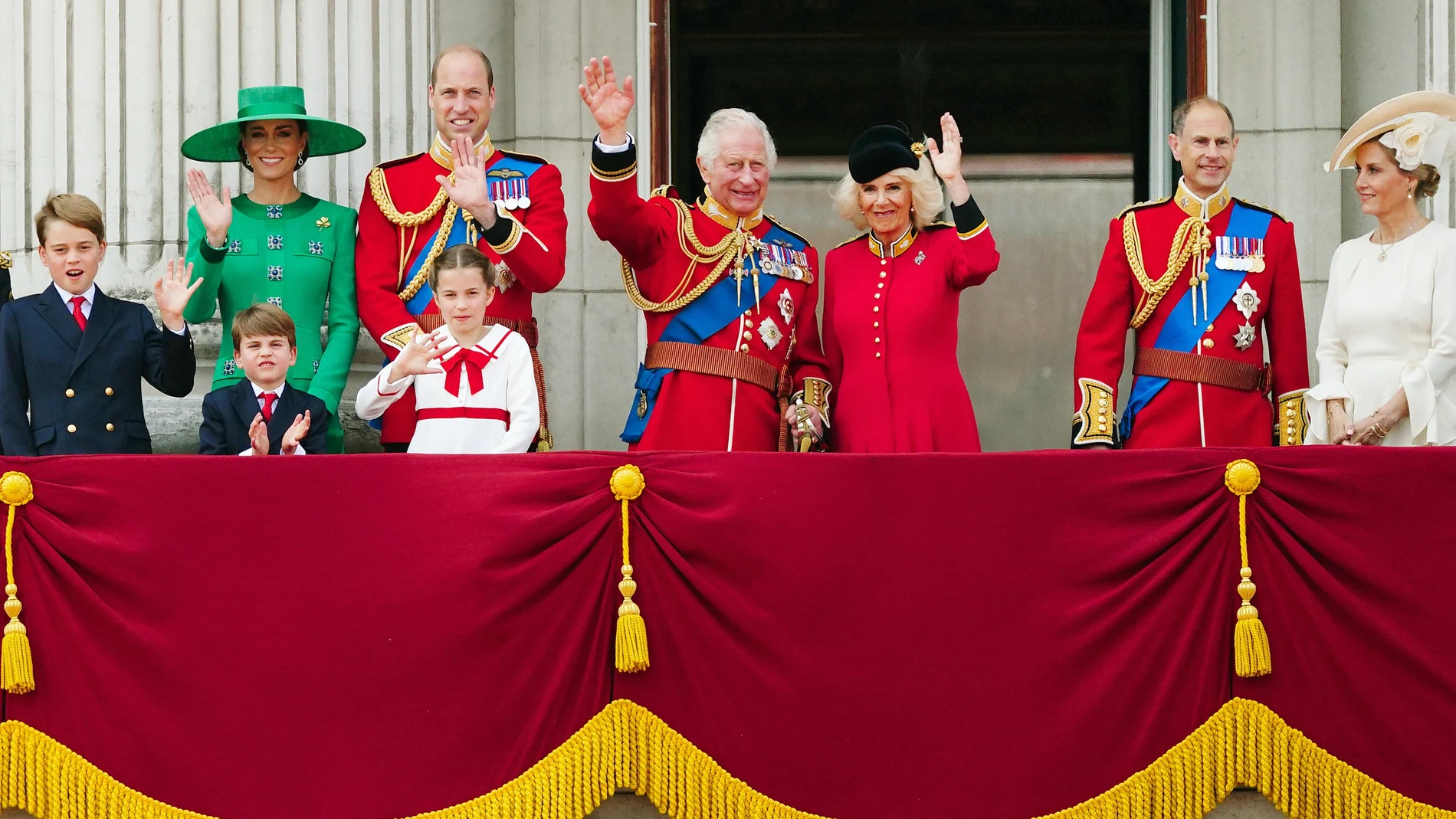 United Kingdom, London: (L-R) Prince George, Prince Louis, Kate, Princess of Wales, William, Prince of Wales, Princess Charlotte, King Charles III of Great Britain, Queen Camilla of Great Britain, Prince Edward, Duke of Edinburgh and Sophie, Duchess of Edinburgh on the balcony of Buckingham Palace in London to watch the air show following the "Trooping the Colour" ceremony. For the first time since his accession to the throne, Charles has been honored with the birthday parade.