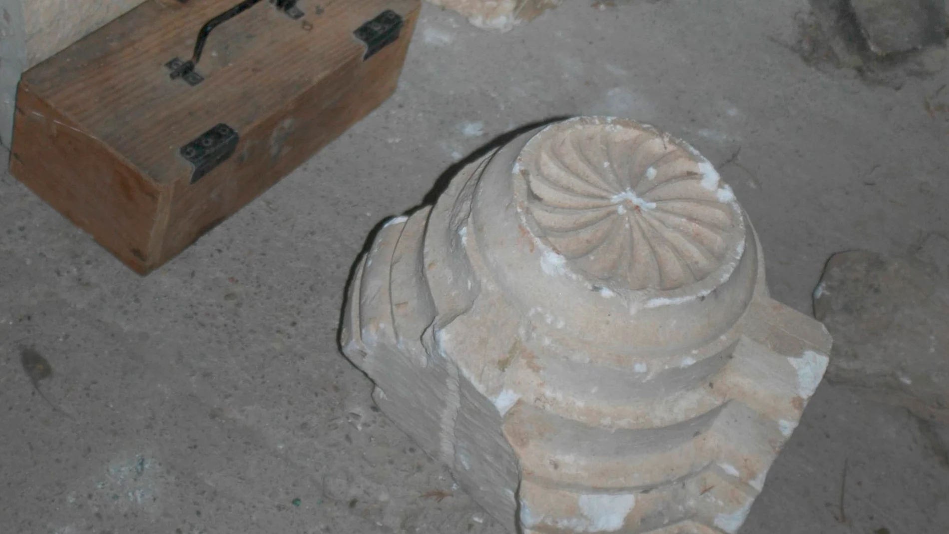 Claves de bóveda góticas halladas en el registro de una finca de Barcebalejo (Soria) que fueron robadas del Monasterio de San Pedro de Arlanza (Burgos)