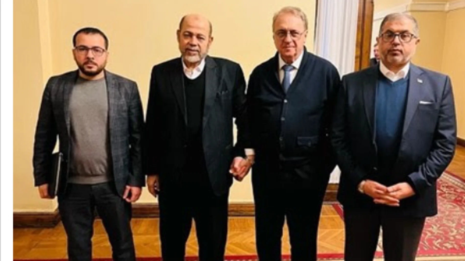 La delegación de Hamas, con el mandatario ruso