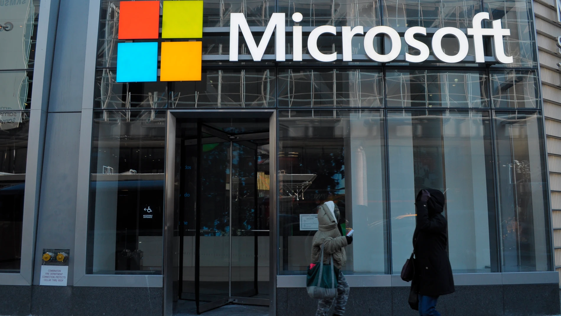 January 17, 2024, New York, United States: Pedestrians walk past the Microsoft office in midtown Manhattan, New York City. 17/01/2024