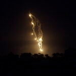 Los ataques israelíes iluminan el cielo de Gaza