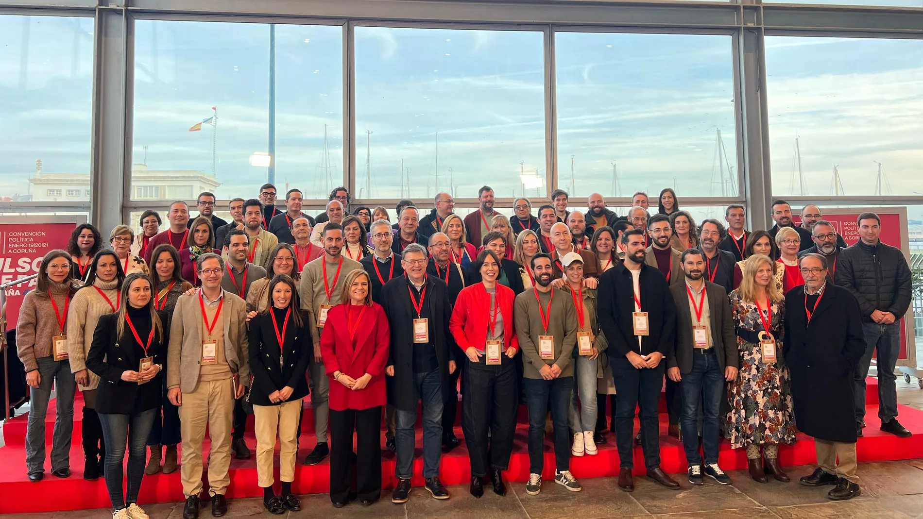 Foto de familia de la delegación del PSPV en el congreso de A Coruña