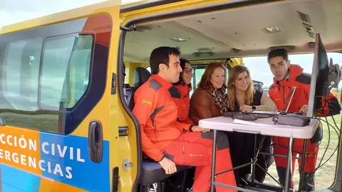 La directora de la Agencia de Protección Civil y Emergencias, Irene Cortés, visita a una unidad de Protección Civil