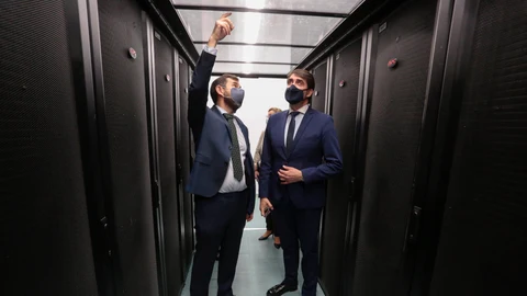 El consejero Juan Carlos Suárez-Quiñones durante una visita al Centro de Supercomputación