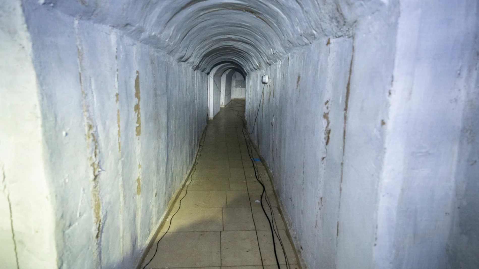JAN YUNIS (GAZA), 21/01/2024.- El Ejército israelí anunció que halló recientemente un túnel de larga extensión en Jan Yunis, en el sur de Gaza, donde aseguró que estuvieron retenidos cautivos israelíes a manos de Hamás, y difundió hoy imágenes de la red subterránea, la cual acabó destruyendo. EFE/Ejército israelí / SOLO USO EDITORIAL/SOLO DISPONIBLE PARA ILUSTRAR LA NOTICIA QUE ACOMPAÑA (CRÉDITO OBLIGATORIO) 