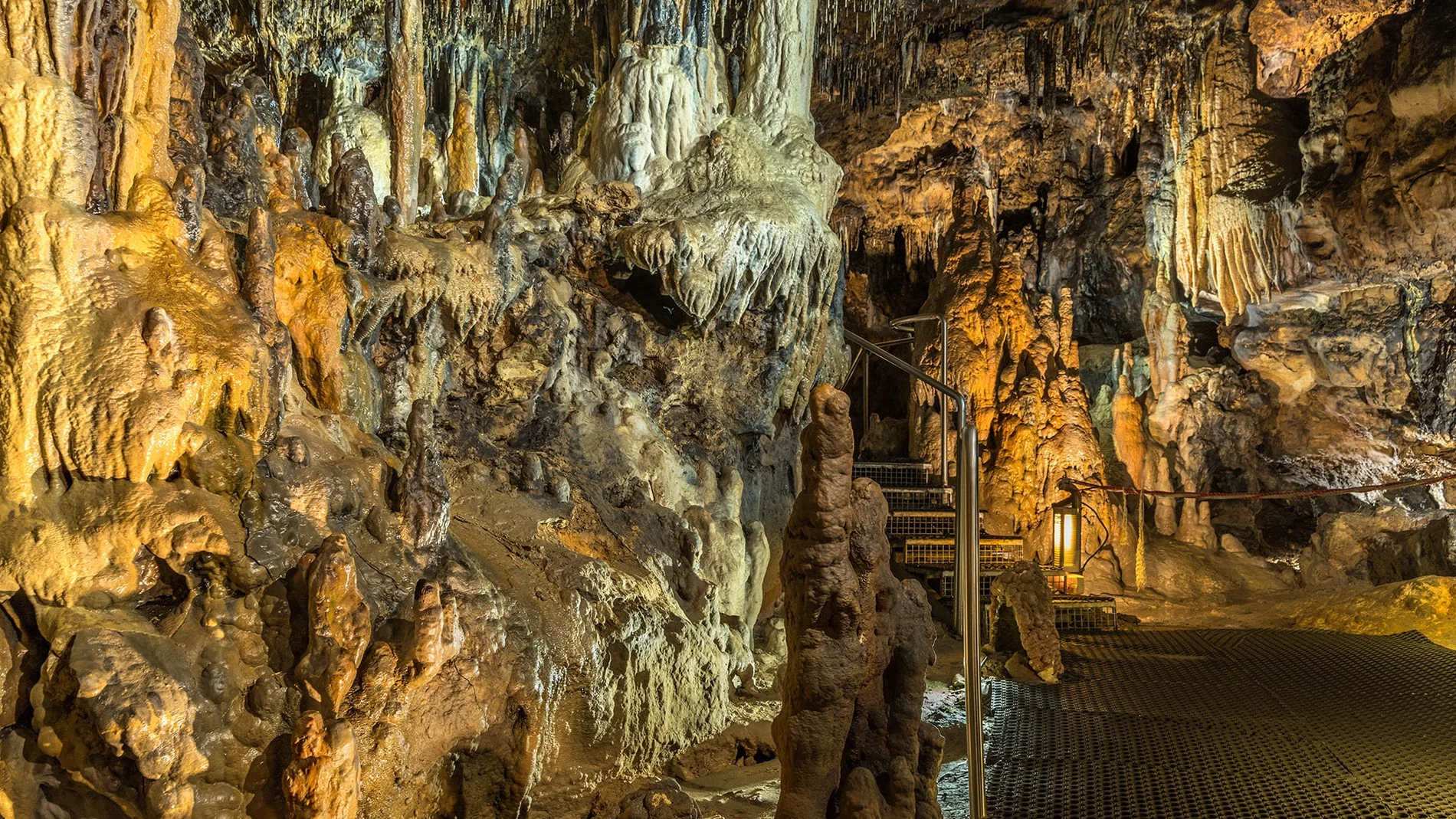 Cueva de los Enebralejos