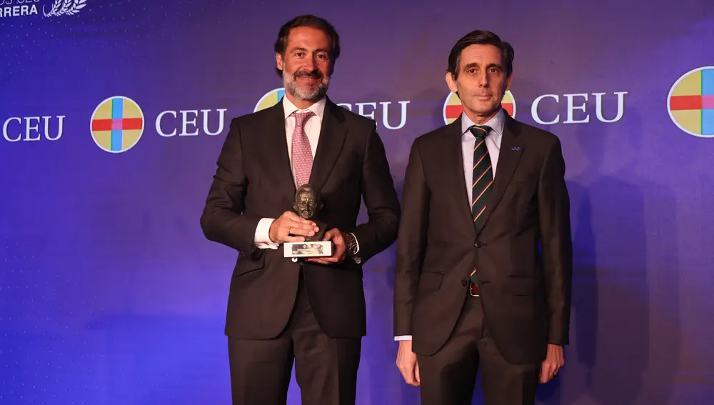 Juanjo Cano, presidente de KPMG en España, ha sido premiado en la categoría 'Alumni sénior'.