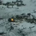Un vehículo Bradley ucraniano dispara sobre un tanque T90 ruso