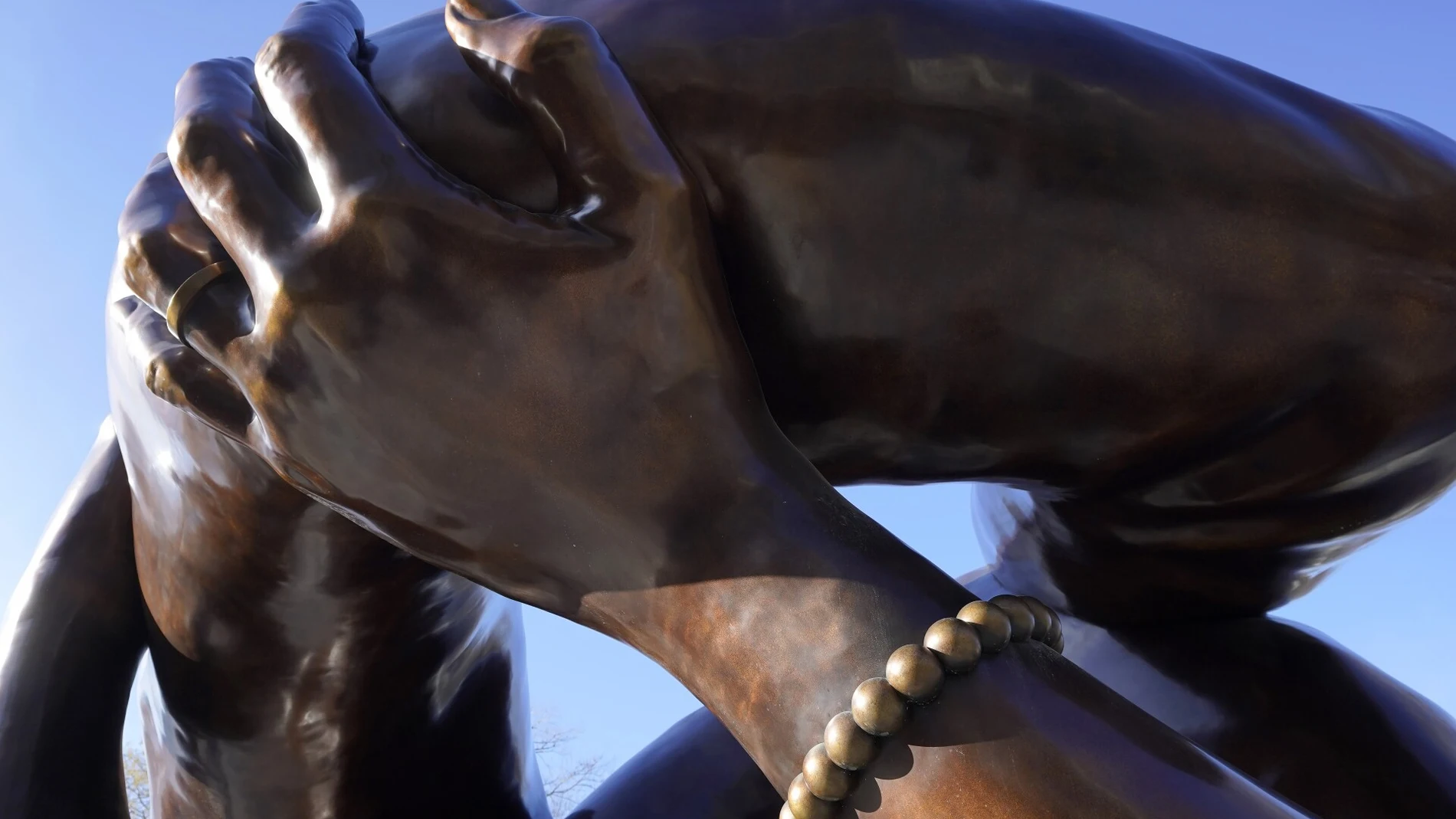 Imagen de "The Embrce", la estatua en honor a Luther King