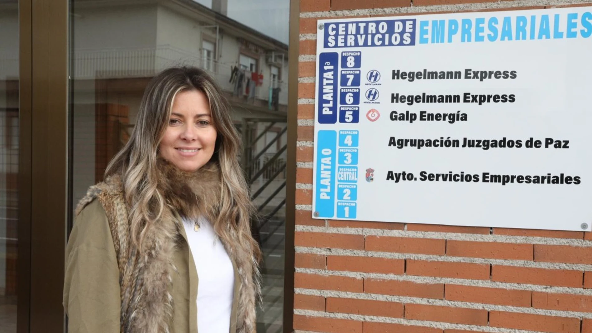 La alcaldesa de Fuentes de Oñoro, Laura Vicente, presenta la Villa Empresarial