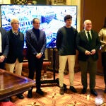 El alcalde de Valladolid, Jesús Julio Carnero, presenta el torneo, junto a, entre otros, la concejala Blanca Jiménez, y el número del 1 pádel, el vallisoletano Arturo Coello