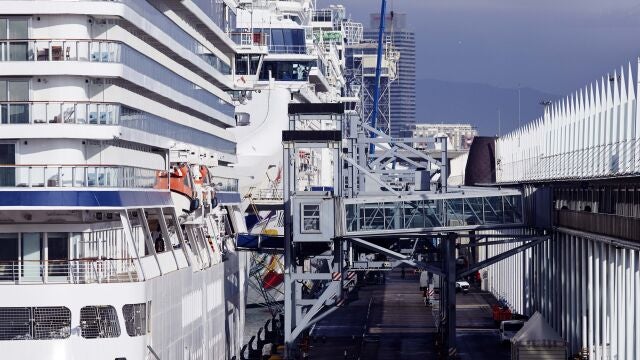 El Puerto de Barcelona negocia dar agua a los cruceros "solo" por extrema necesidad por la sequía