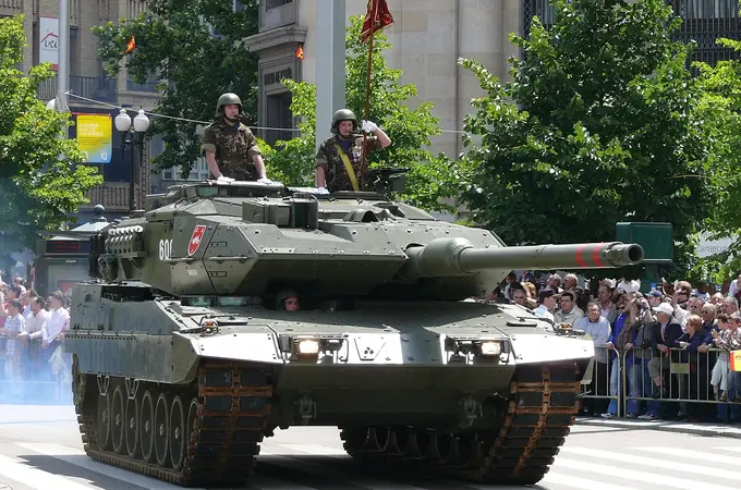 Tanques, cohetes, mili obligatoria, defensas navales… Lituania se prepara para una invasión rusa 