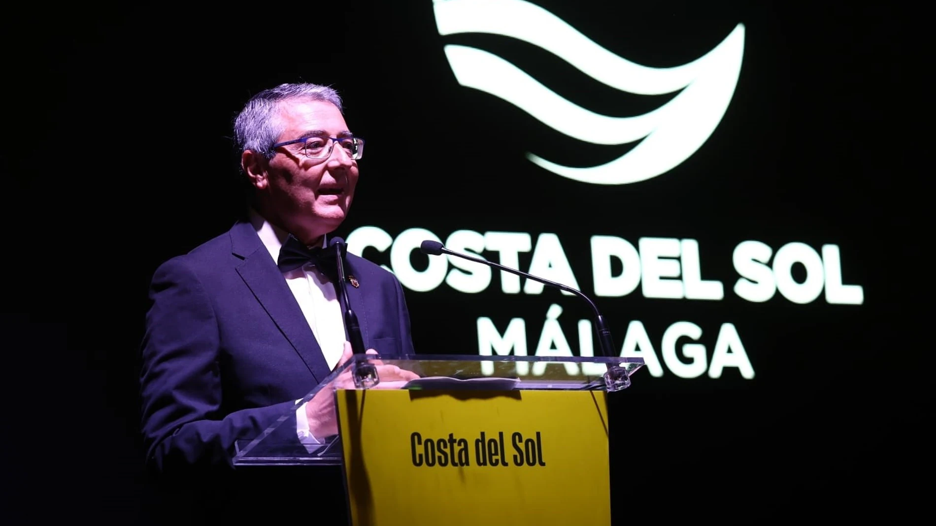 El presidente de la Diputación de Málaga y de Turismo Costa del Sol, Francisco Salado, interviene durante la gala de presentación de la campaña 'Grita mi nombre'. DIPUTACIÓN DE MÁLAGA 24/01/2024