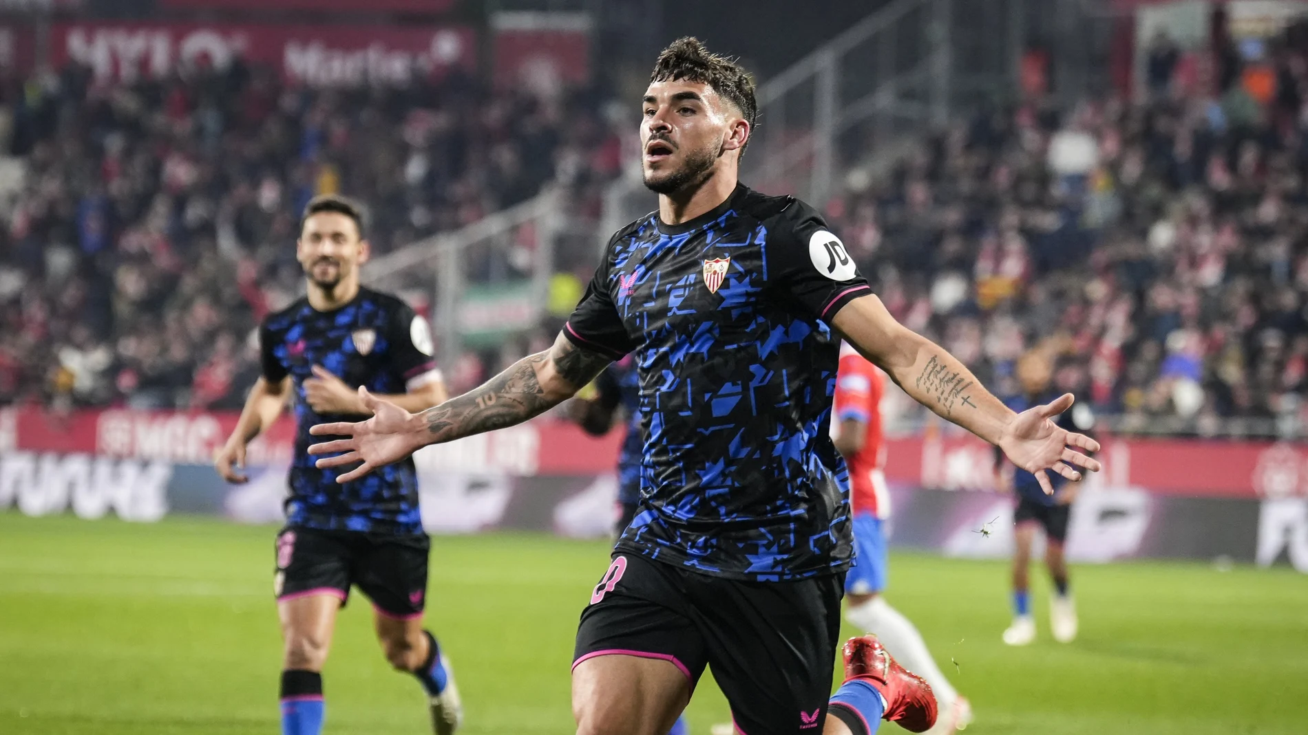 Isaac Romero celebra su gol al Girona