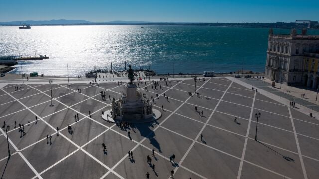 Vista aérea de la Plaza del Comercio en Lisboa, Portugal. 
