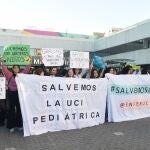 Protestas de los sanitarios de la Uci Pediátrica del Hospital La Paz