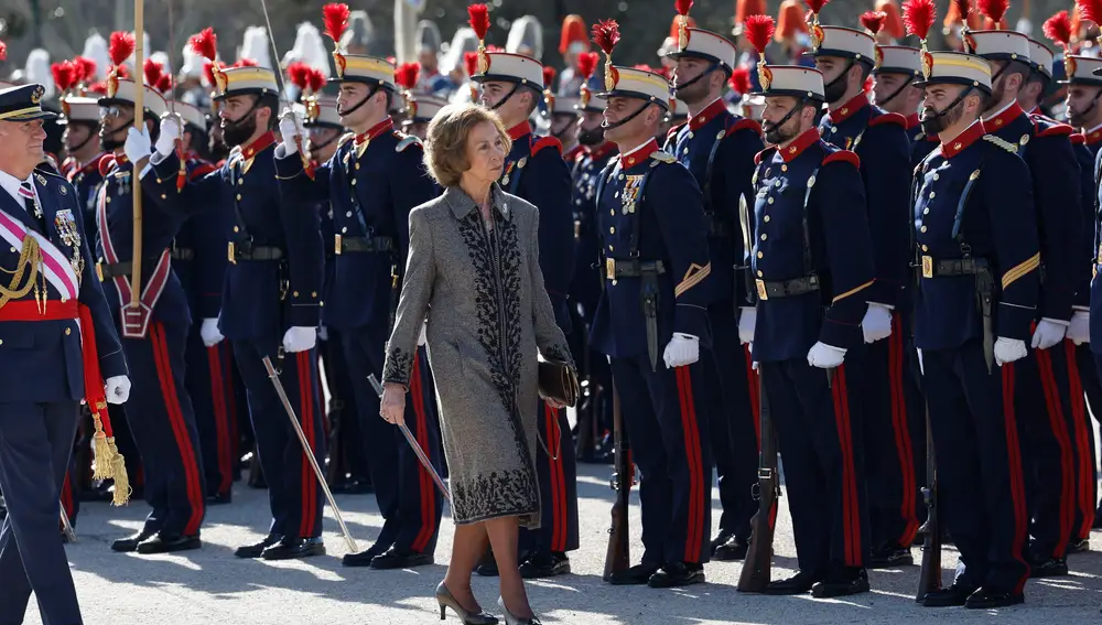 La reina Sofía preside el acto de juramento o promesa ante la bandera de España Acuartelamiento 'El Rey' de la Guardia Real