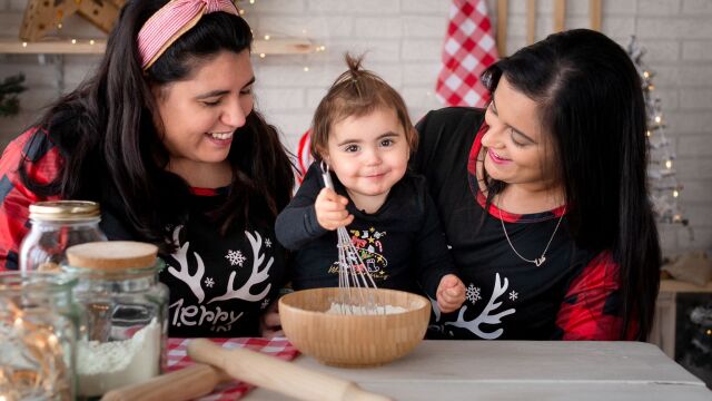 Lía juntos a sus madres estas Navidades