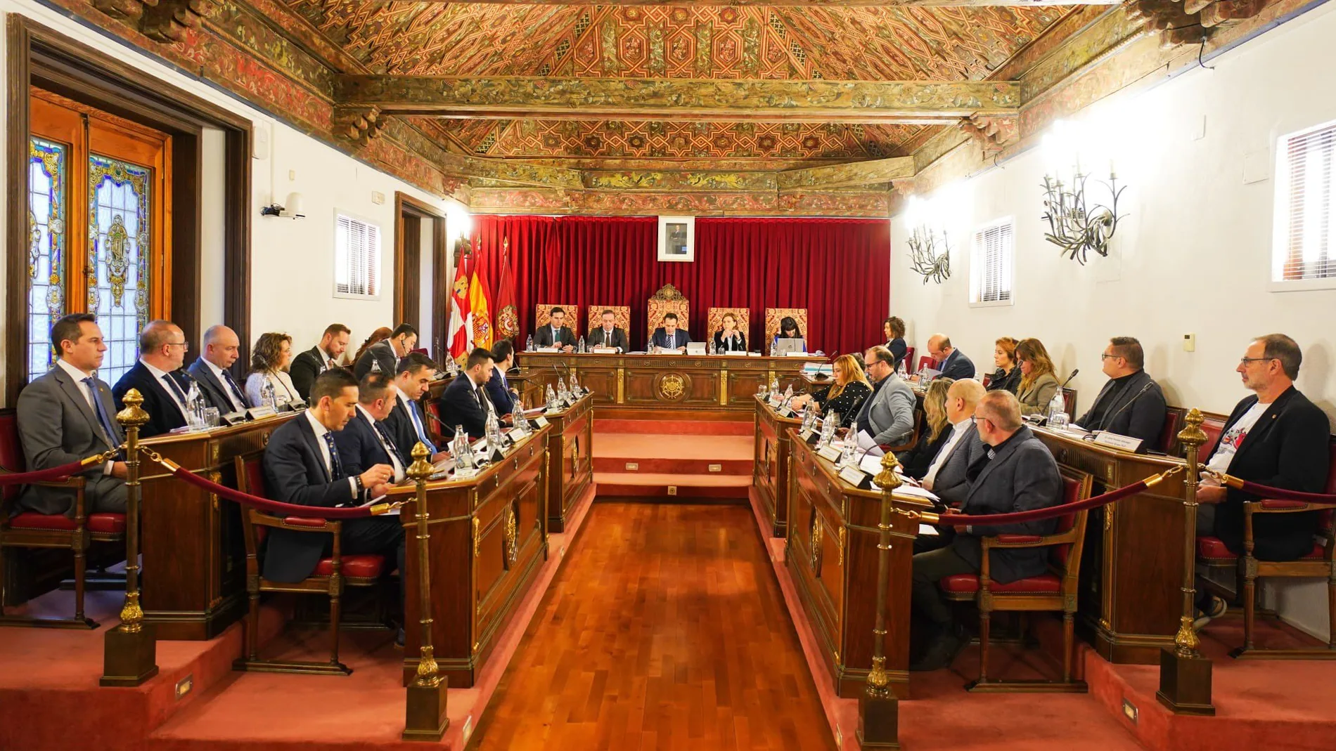 Conrado Íscar preside el primer pleno de la Diputación de Valladolid de este 2024