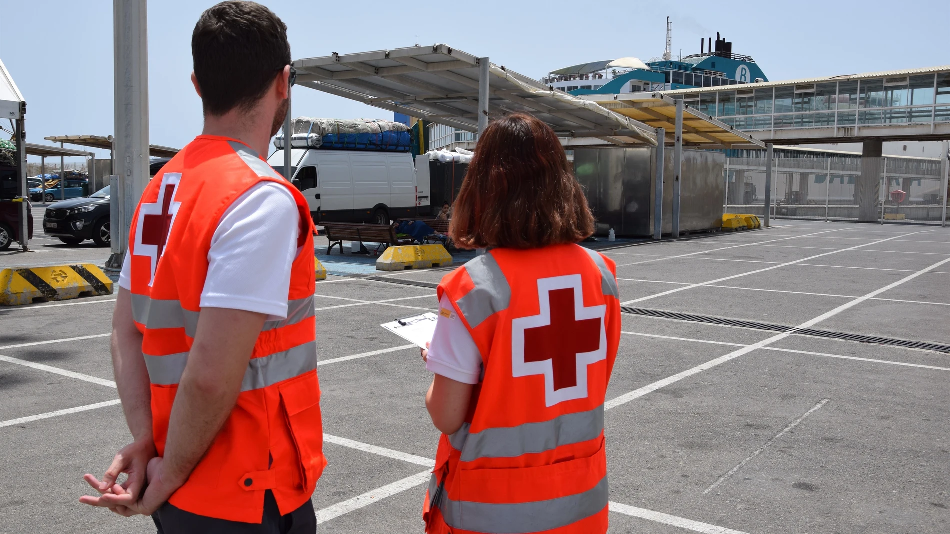 Cruz Roja atiende a cerca de 130 personas rescatadas de pateras en Almería desde el pasado sábado