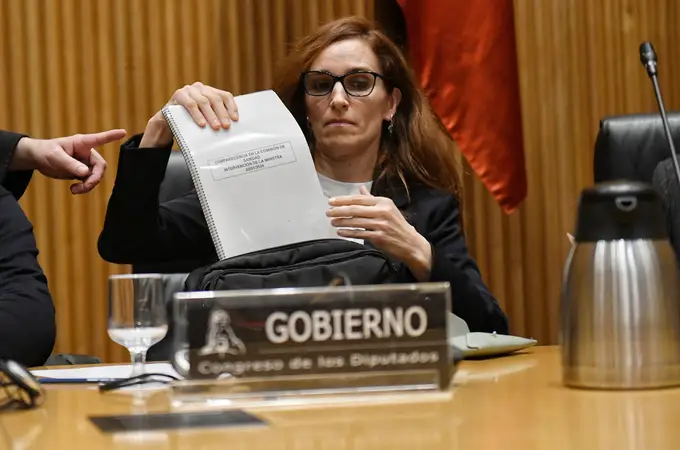 La sanidad privada acusa a Mónica García de criminalizarla