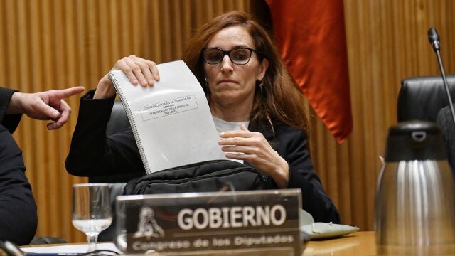 La ministra de Sanidad, Mónica García, durante la Comisión de Sanidad, en el Congreso de los Diputados, a 26 de enero de 2024, en Madrid (España). Durante su comparecencia, Mónica García ha informado sobre las líneas generales de la política de su departamento.