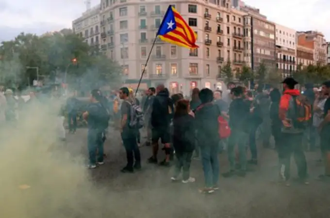 Vídeo: vandalizan una peluquería en Sabadell por rotular en castellano