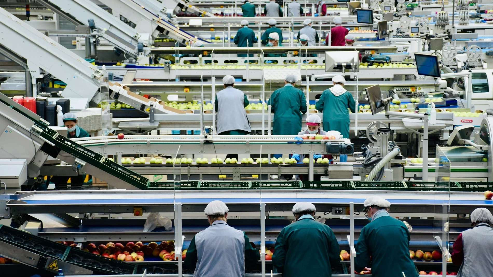 Trabajadores en una fábrica FOMENT DEL TREBALL 26/01/2024